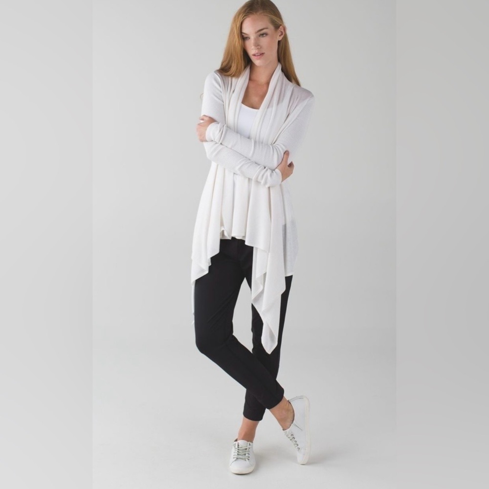 Lululemon Universal Wrap - Picture 2 of 6